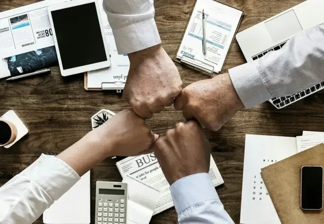 Pessoas trabalhando em colaboração